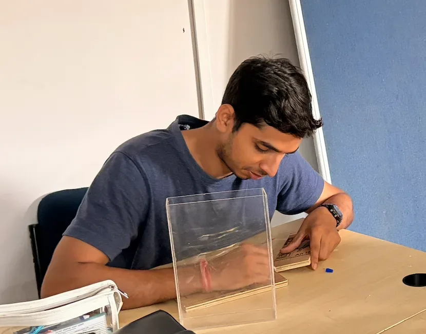 Assembling the cutlery